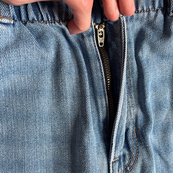 American Eagle Baggy Mom Jean - Picture 4 of 8